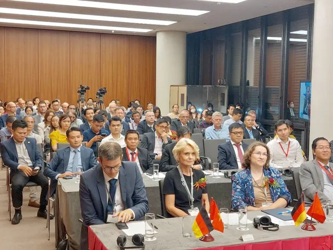 Khí phách và tư duy lãnh đạo sắc bén đã gây ấn tượng với cộng đồng quốc tế