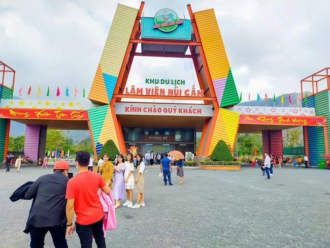 Chill trước khi lên núi tham quan