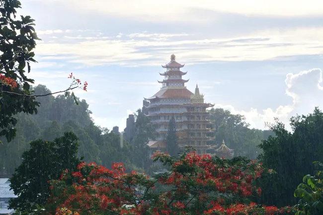 Một vẻ đẹp thiên nhiên mộc mạc, trữ tình khác lạ của núi Cấm vào ngày mưa