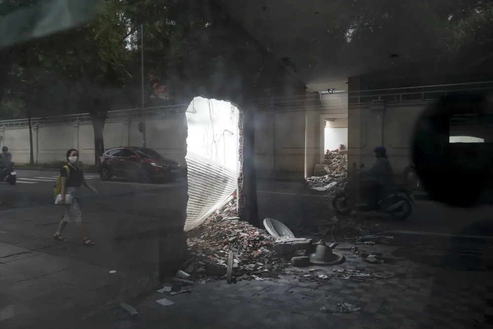 Dù vậy, đến nay mặt bằng đã xuống cấp trầm trọng cả bên trong lẫn bên ngoài, đơn vị nào muốn thuê sẽ phải bỏ thêm một khoản chi phí lớn để cải tạo, nâng cấp.