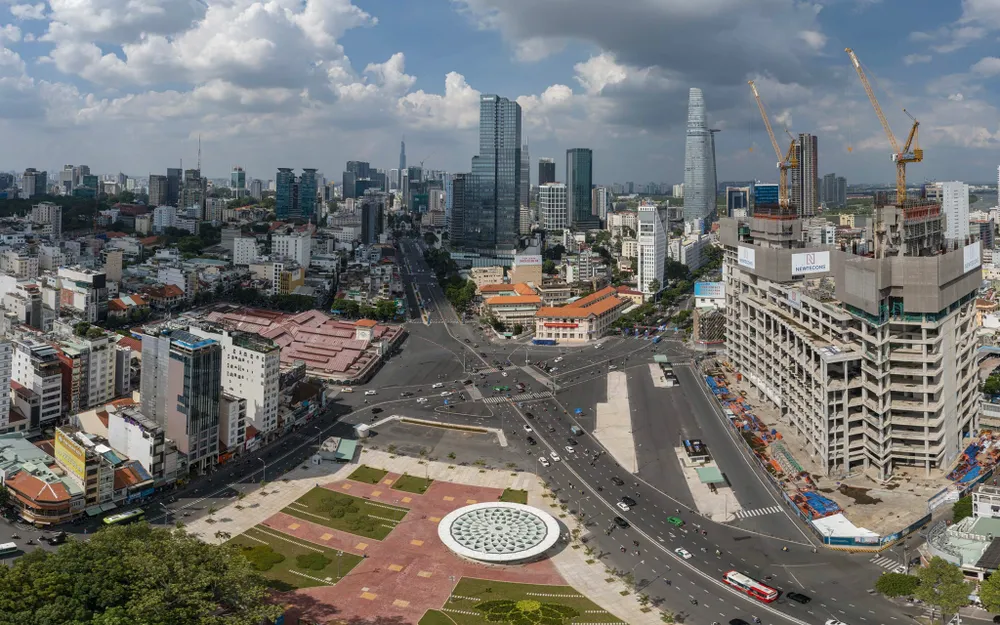 Tương tự, tổng giám đốc một chuỗi cà phê lớn ở thị trường quốc tế khi đến Việt Nam cũng chỉ ra thực tế chủ mặt bằng không có sự ưu ái đối với khách thuê, do đó giá thuê thường tăng phi mã kèm nhiều điều khoản khắt khe.