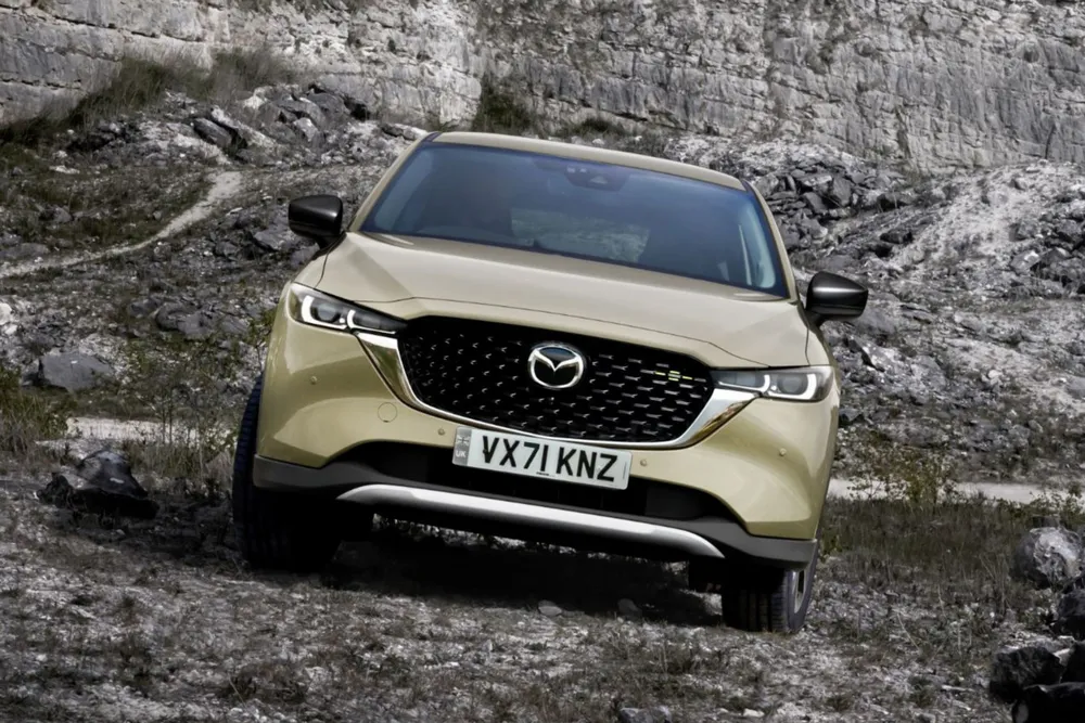 Ra mắt Đông Nam Á hồi tháng 4/2022 và sau một năm, Mazda CX-5 facelift mới rục rịch xuất hiện tại Việt Nam. Ảnh: Carscoops.