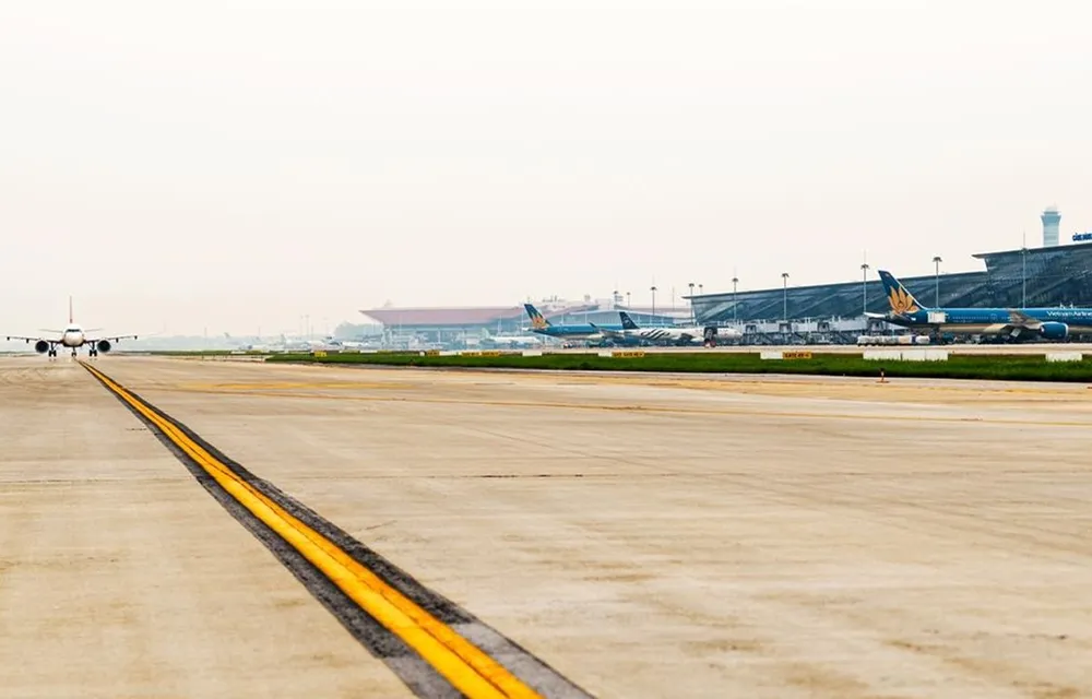 Đường lăn để máy bay đi vào sân đỗ tại các cảng hàng không. (Ảnh: Việt Hùng/Vietnam+)