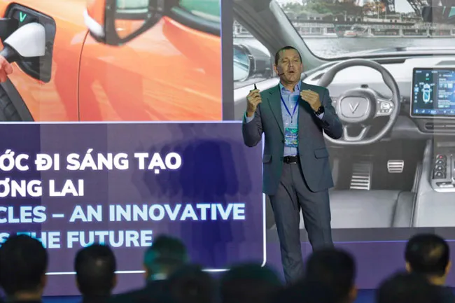 Ông Stuart Ian Taylor, Phó Tổng Giám đốc VinFast kiêm Giám đốc Khối Hệ thống và Phần mềm Điện - Điện tử.