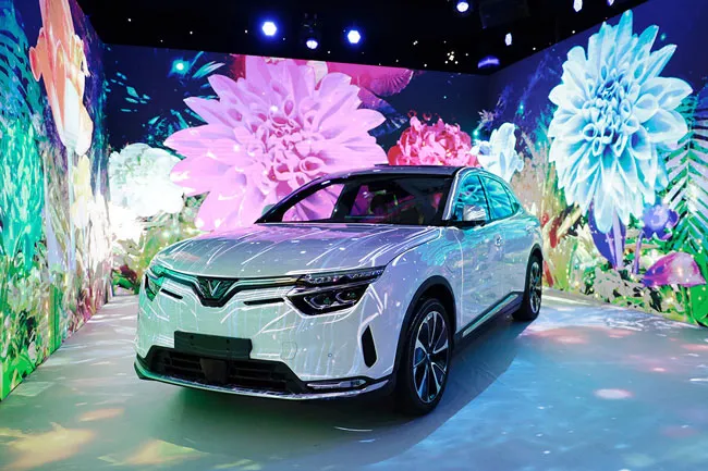 VF 8 trưng bày tại triển lãm VinFast – Vì tương lai xanh ở TP.HCM