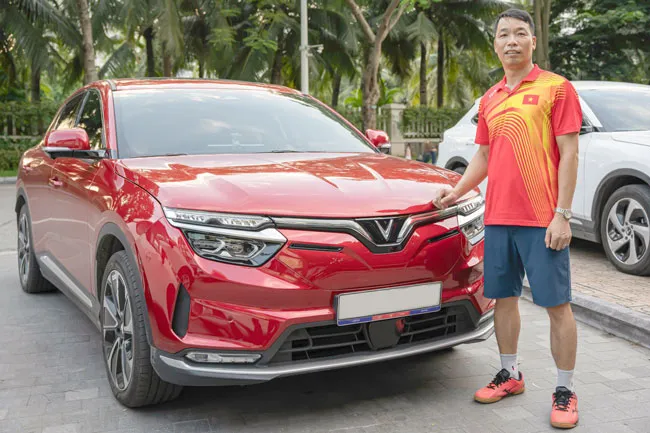 Bản nâng cấp phần mềm mới của VF 8 mang đến sự hài lòng cho anh Kim Phong.