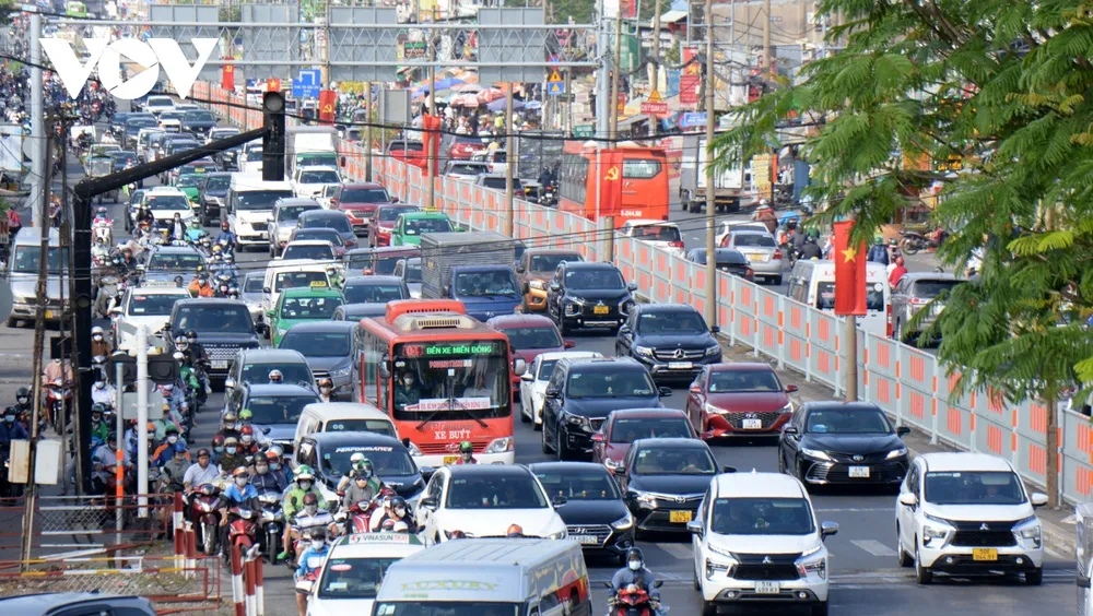 Quốc lộ 13 thường xuyên ùn tắc và cần được mở rộng (ảnh H.K)