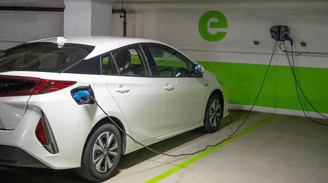 Quyền sạc xe điện” được ban hành ở nhiều quốc gia trên thế giới. Ảnh: Motortrend Quyền sạc xe điện” được ban hành ở nhiều quốc gia trên thế giới. Ảnh: Motortrend