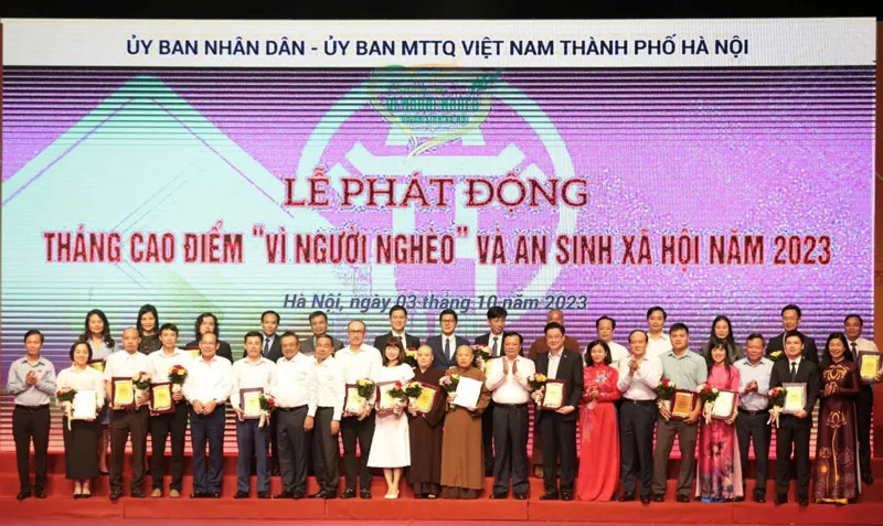 T&amp;T Group là một trong những doanh nghiệp được UBND - Ủy ban MTTQ Việt Nam TP Hà Nội vinh danh vì những đóng góp tích cực cho công tác giảm nghèo và an sinh xã hội của thành phố.