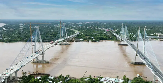 Cầu Mỹ Thuận 2 chuẩn bị hợp long, tạo cú huých lớn cho bất động sản Tây Nam Bộ