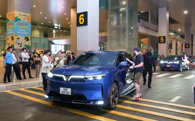 Charlie Puth lựa chọn VF 9 làm phương tiện di chuyển tại chuyến lưu diễn tại Việt Nam.