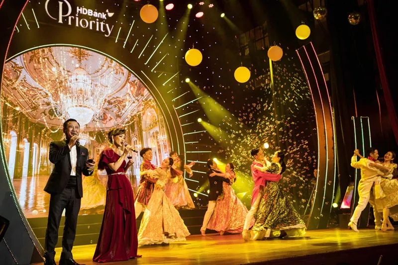Đêm nhạc HDBank Priority đẹp và đầy cảm xúc, giúp khán giả có cơ hội thưởng thức những bản nhạc Italy kinh điển lẫn ca khúc Việt đang được yêu thích Đêm nhạc HDBank Priority đẹp và đầy cảm xúc, giúp khán giả có cơ hội thưởng thức những bản nhạc Italy kinh điển lẫn ca khúc Việt đang được yêu thích