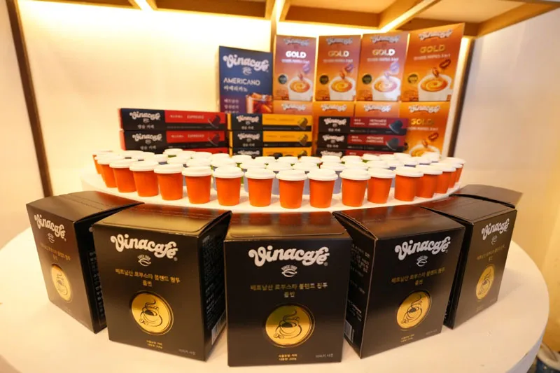 Các dòng sản phẩm Vinacafé mang tới Hàn Quốc đều được cải tiến, đa dạng từ cà phê hòa tan, cà phê rang xay cho tới viên nén cà phê có thể kể đến như Vinacafé Minicup Coffee, Vinacafé Fine Robusta Coffee, Vinacafé Instant Coffee, Vinacafé Capsule Coffee....