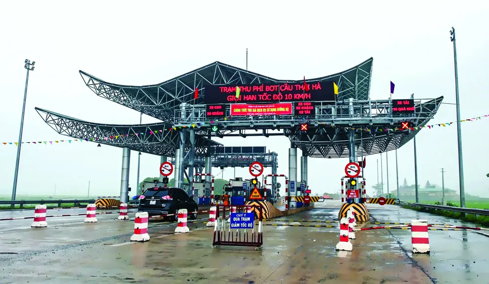BOT Cầu Thái Hà đang gánh nặng chi phí lãi vay 25,6 tỷ đồng.