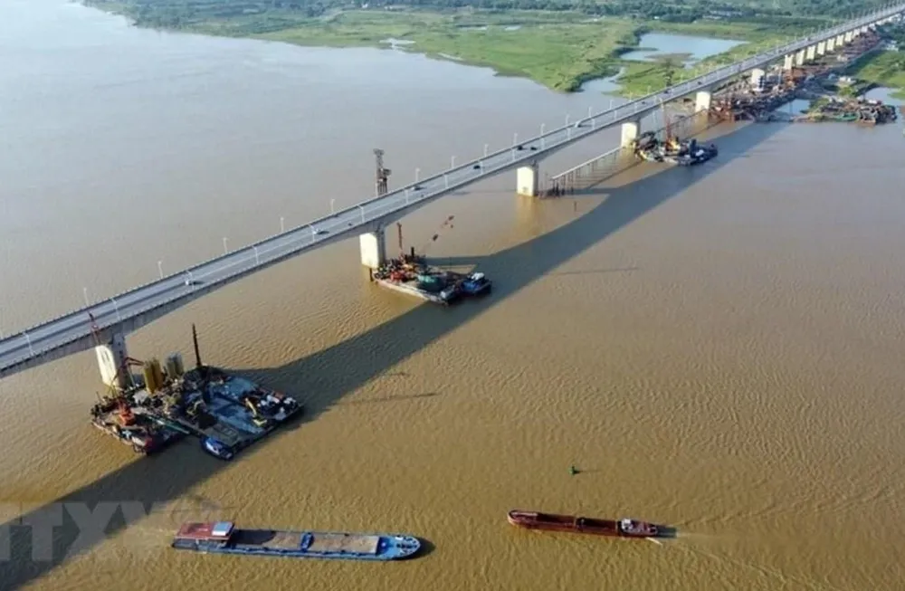 Quy hoạch Phân khu Đô thị sông Hồng đã được Ủy ban Nhân dân thành phố Hà Nôi phê duyệt là điều kiện thuận lợi để phát triển sông Hồng thành trục cảnh quan quan trọng, đặc biệt là khu vực bãi giữa. (Nguồn: TTXVN) 