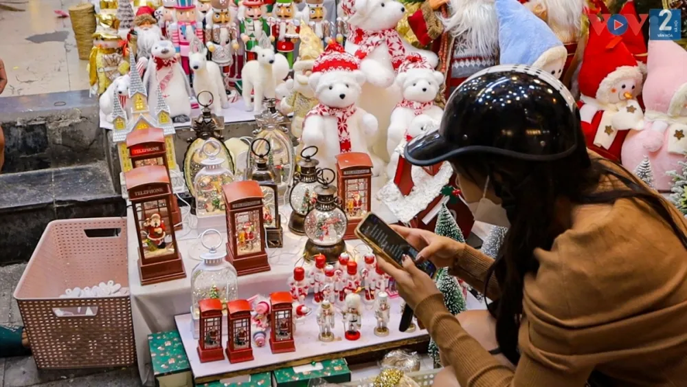 Không khí mua sắm đón Giáng sinh 2023 đã vô cùng sôi động.