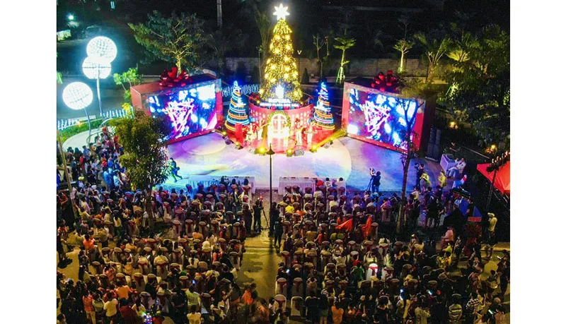 Mùa lễ hội Noel hoành tráng trên đại lộ thương mại tại Long An