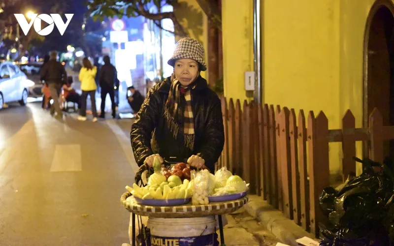 Phố Cổ Hà Nội đặc trưng bởi những tiếng rao đêm của các bà, các mẹ.