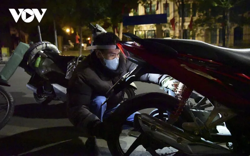 Dù lắm lúc ngủ ít, nhưng vì công việc, vì mưu sinh, anh đều cố gắng.