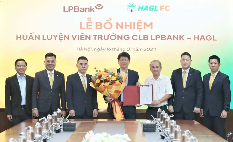 Ông Vũ Tiến Thành chính thức được trao bổ nhiệm làm Huấn luyện viên trưởng CLB Bóng đá LPBank HAGL