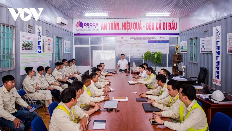 Đến nay toàn dự án đạt hơn 70% khối lượng công việc. Đơn vị phấn đấu hoàn thành phần hầm Núi Vung và công trình phụ trợ để đưa vào sử dụng 30/4/2024, đảm bảo theo đúng hợp đồng đã ký kết với Bộ GTVT.