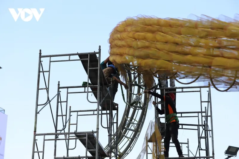 Đường hoa Nguyễn Huệ Tết Giáp Thìn sẽ phục vụ nhu cầu thưởng ngoạn của người dân thành phố và du khách từ 19g ngày 7/2 đến 21g ngày 14/2 (tức từ 28 tháng Chạp đến Mùng 5 Tết Giáp Thìn).