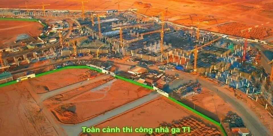 Những công nhân, kỹ sư tham gia làm việc tại sân bay Long Thành. Dịp nghỉ lễ 30-4 và 1-5 năm nay, các nhà thầu huy động nguồn nhân lực để thi công xuyên lễ.