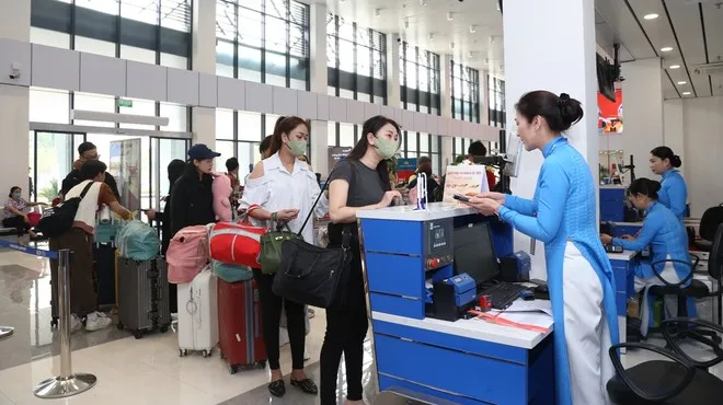 Các hãng hàng không đều bán vé máy bay theo đúng quy định và không vượt giá trần. (Ảnh: PV/Vietnam+)