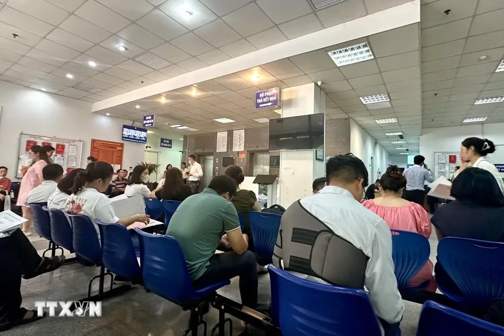 Phiên đấu giá đất tại Hoài Đức Hà Nội với giá trúng cao nhất hơn 133,3 triệu đồng/1m2, thấp nhất 91,3 triệu đồng/1m2. (Ảnh: TTXVN phát)