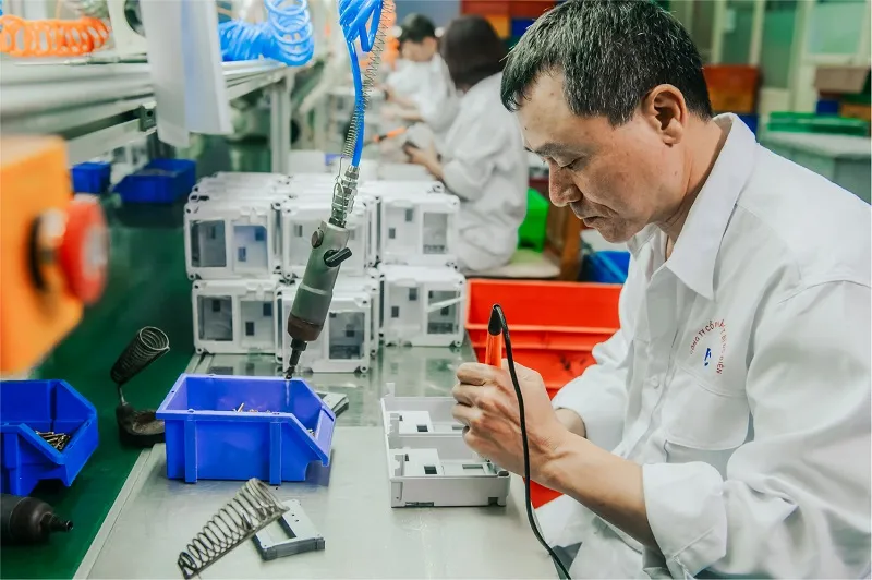 Vũ Tấn Hùng_Xưởng công tơ_EMIC.jpg