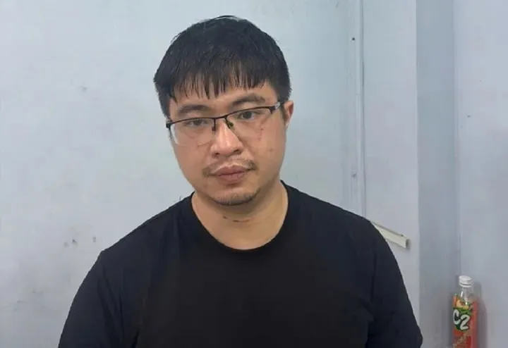 Tiktoker Mr Pips (Phó Đức Nam) nổi tiếng với những video khoe cuộc sống xa hoa và dạy kiếm tiền đã bị khởi tố về tội lừa đảo.