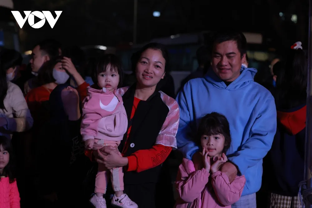 Những chuyến xe miễn phí tại Hà Nội đưa công nhân về quê đón Tết