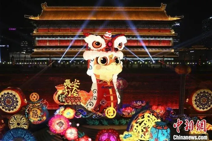 Đèn lồng Rắn ở Tây An, Thiểm Tây. Ảnh: Chinanews