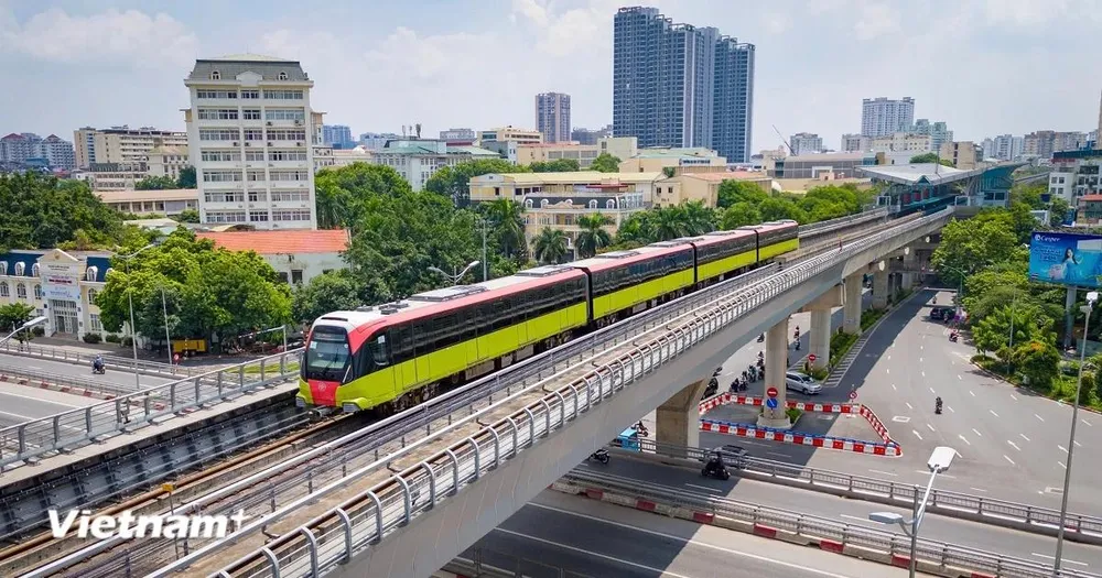 Đường sắt đô thị đoạn trên cao Nhổn-Cầu Giấy được đưa vào khai thác và vận hành. (Ảnh: Hoài Nam/Vietnam+)