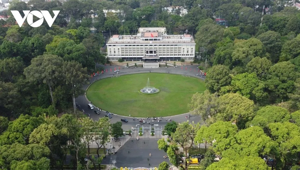 Lễ kỷ niệm là sự kiện trọng đại của đất nước, được tổ chức với quy mô lớn.