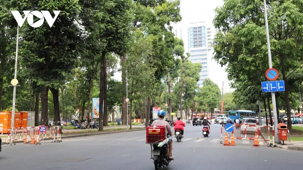 Từ ngày 31/3 đến hết ngày 12/4, giai đoạn 2 trong đợt thi công sẽ bắt đầu với các hạng mục sân khấu chính dưới lòng đường Pasteur (đoạn từ Hàn Thuyên đến Lê Duẩn).