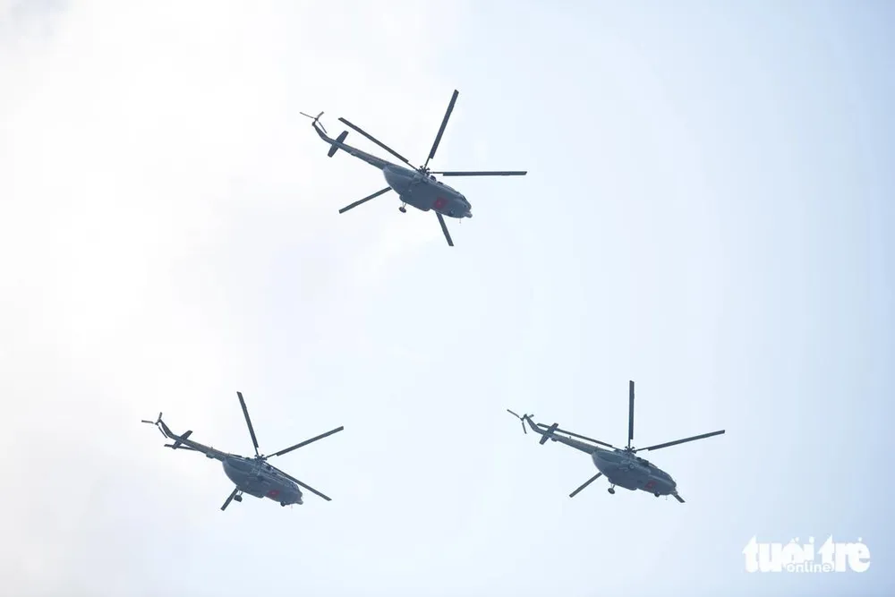 Diễn tập máy bay chiến đấu trên bầu trời thành phố