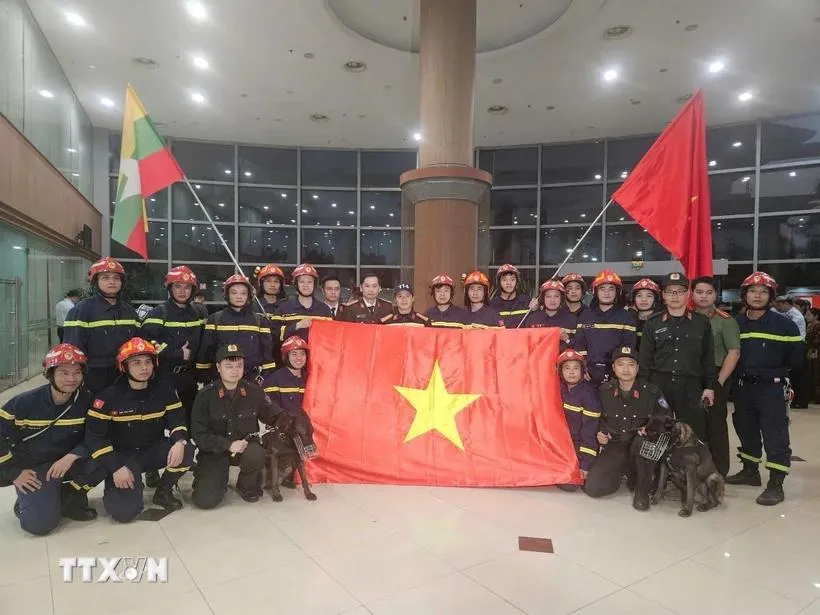 Hơn 100 chiến sĩ Việt Nam đã tới Myanmar tham gia cứu hộ động đất