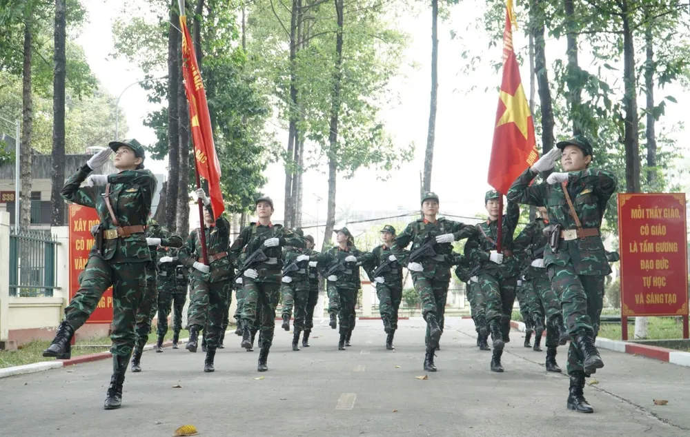 Các đơn vị quân đội đang tích cực tập luyện cho Lễ diễu binh, diễu hành dịp kỷ niệm 50 năm Giải phóng miền Nam, thống nhất đất nước.