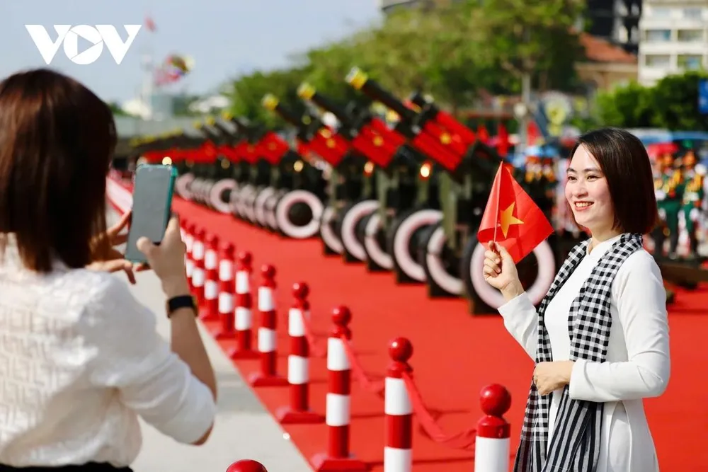 Trong không khí phấn khởi, đầy tự hào, nhiều người dân rất háo hức chờ đón ngày lễ lớn của dân tộc.