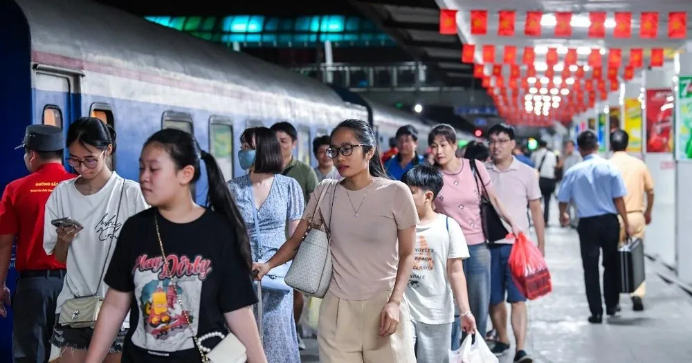 Ngành Đường sắt đã chuẩn bị các kế hoạch tăng cường chạy tàu trong dịp nghỉ lễ 30/4-1/5. (Ảnh: Việt Hùng/Vietnam+)