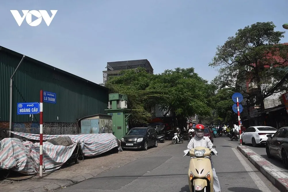 Điểm đầu tuyến đường giao với đường Cát Linh - La Thành - Yên Lãng tại Hoàng Cầu (quận Đống Đa).