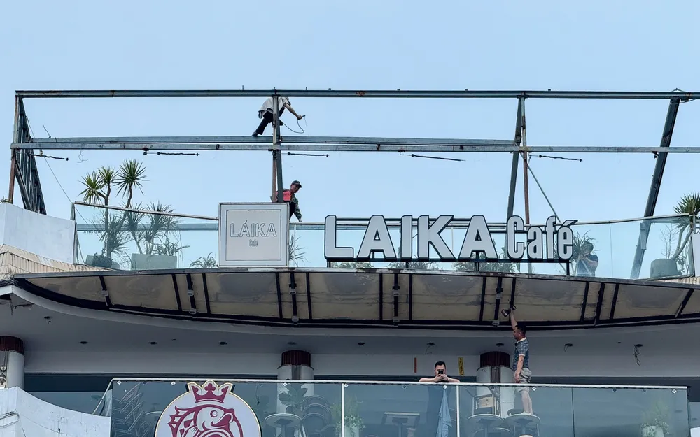 Các cửa hàng tại tòa nhà Hàm cá mập bắt đầu tháo dỡ, di dời đồ đạc