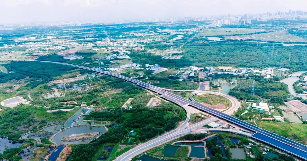 Các phương tiện sẽ được lưu thông trên cao tốc Bến Lức-Long Thành từ 18h ngày 28/4. (Ảnh: PV/Vietnam+)