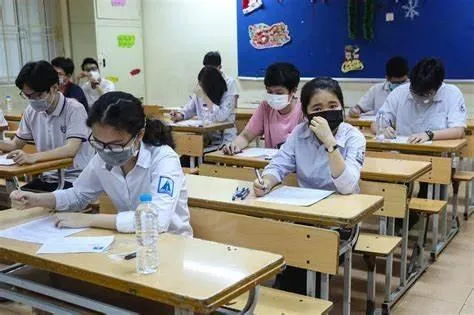 Hà Nội năm nay có hơn 127.000 học sinh tốt nghiệp THCS, giảm khoảng 6.000 so với năm ngoái.