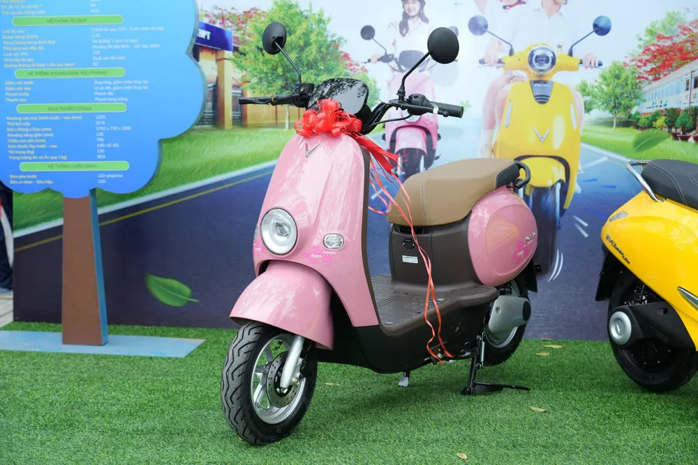 VinFast khuyến mại giá xe máy điện chỉ từ 12 triệu đồng