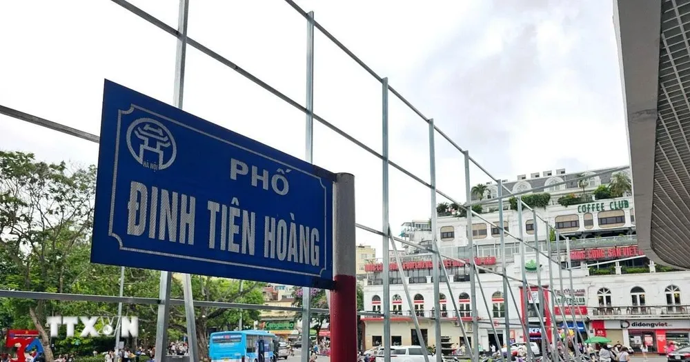 Hà Nội: Bắt đầu tháo dỡ tòa nhà 'hàm cá mập' và cải tạo quảng trường
