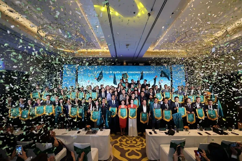 Các “chiến binh” kinh doanh tinh nhuệ đến từ các đơn vị phân phối uy tín 2 miền Nam - Bắc cùng hội tụ tại Lễ ra quân Vinhomes Green City