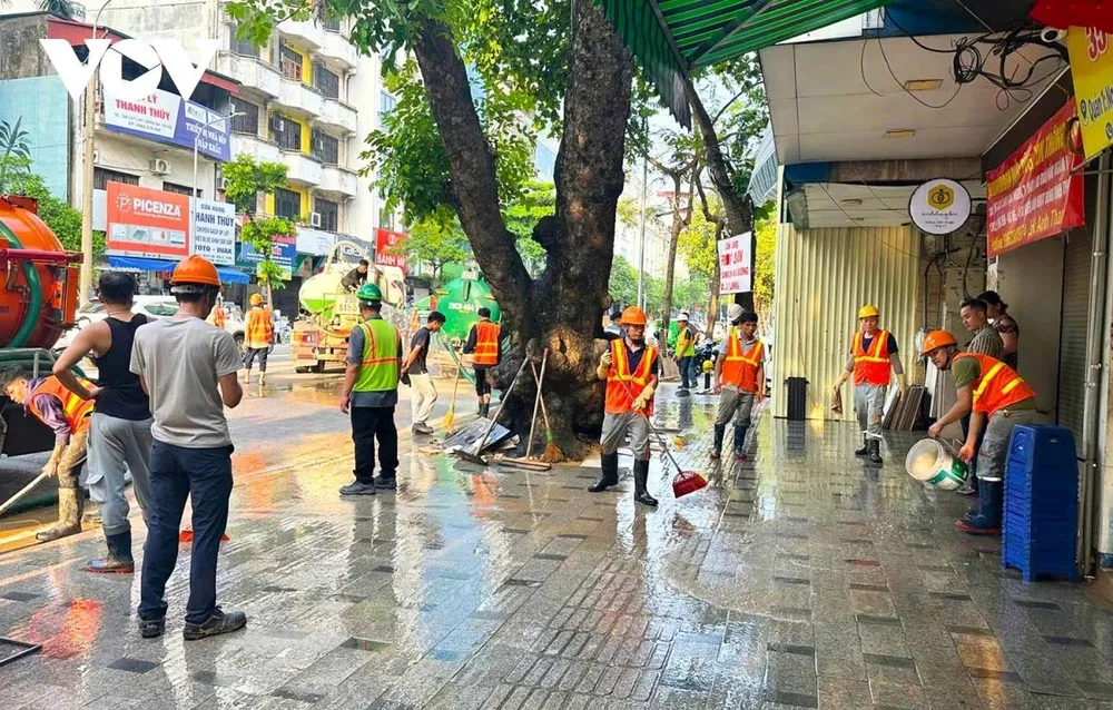 Lực lượng chức năng khắc phục xong khu vực bùn thải phun trào