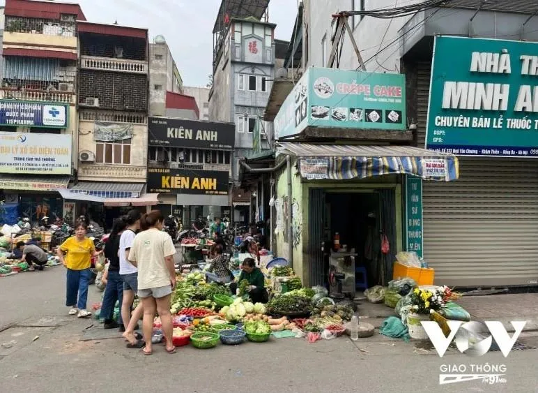 Người tiêu dùng vẫn phải "tự lừa dối" bản thân về an toàn thực phẩm khi ra chợ mua hàng hóa